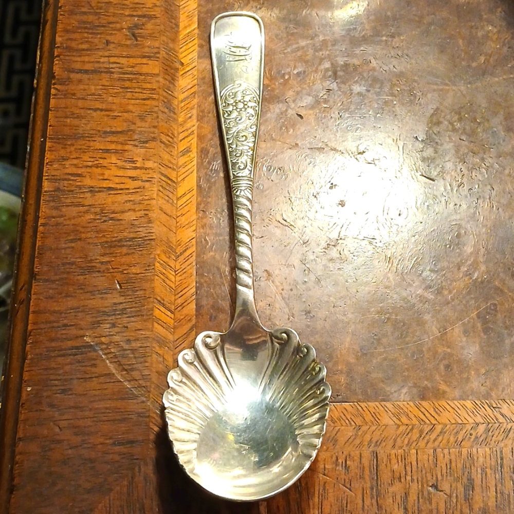 1887 "Assyrian" pattern, Roger Bros. A1 silver plated sugar spoon.